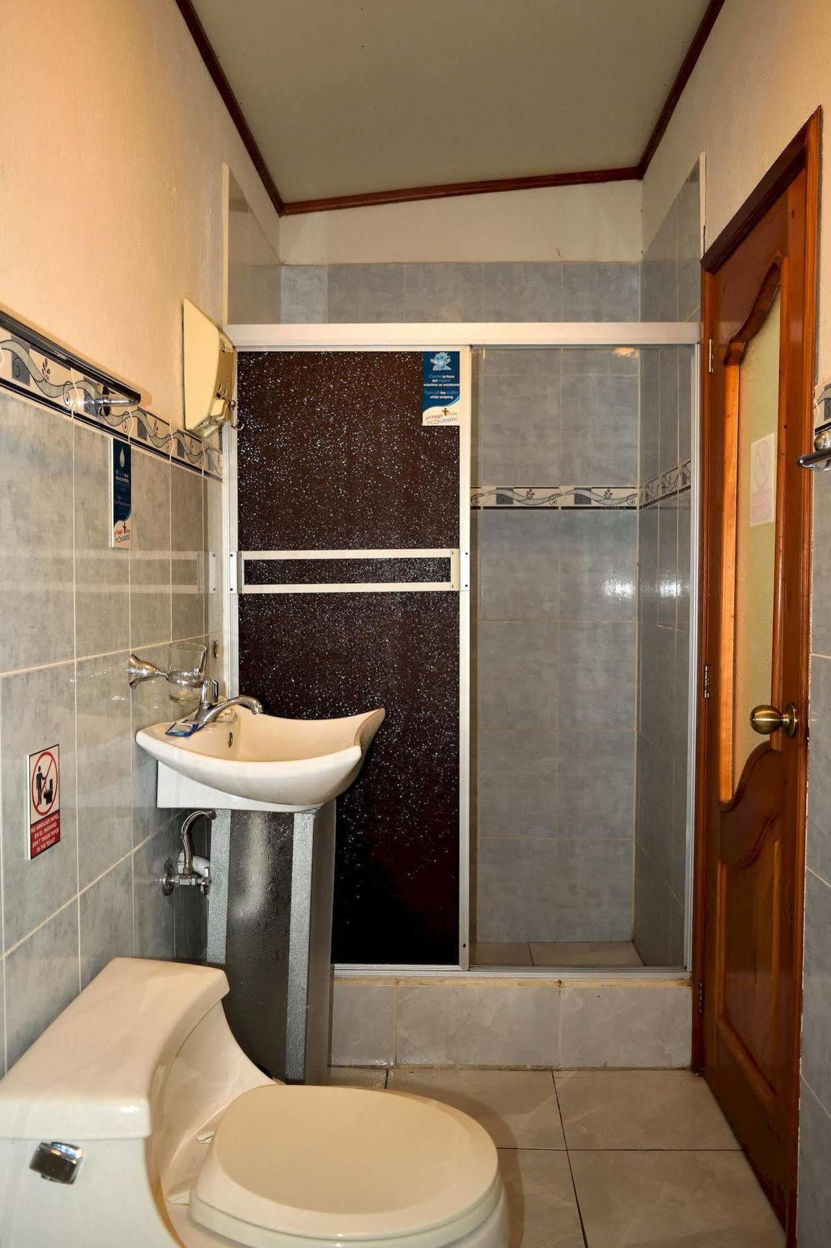 Hostal Cormorant Flightless Puerto Ayora (Galapagos Islands) Exterior photo