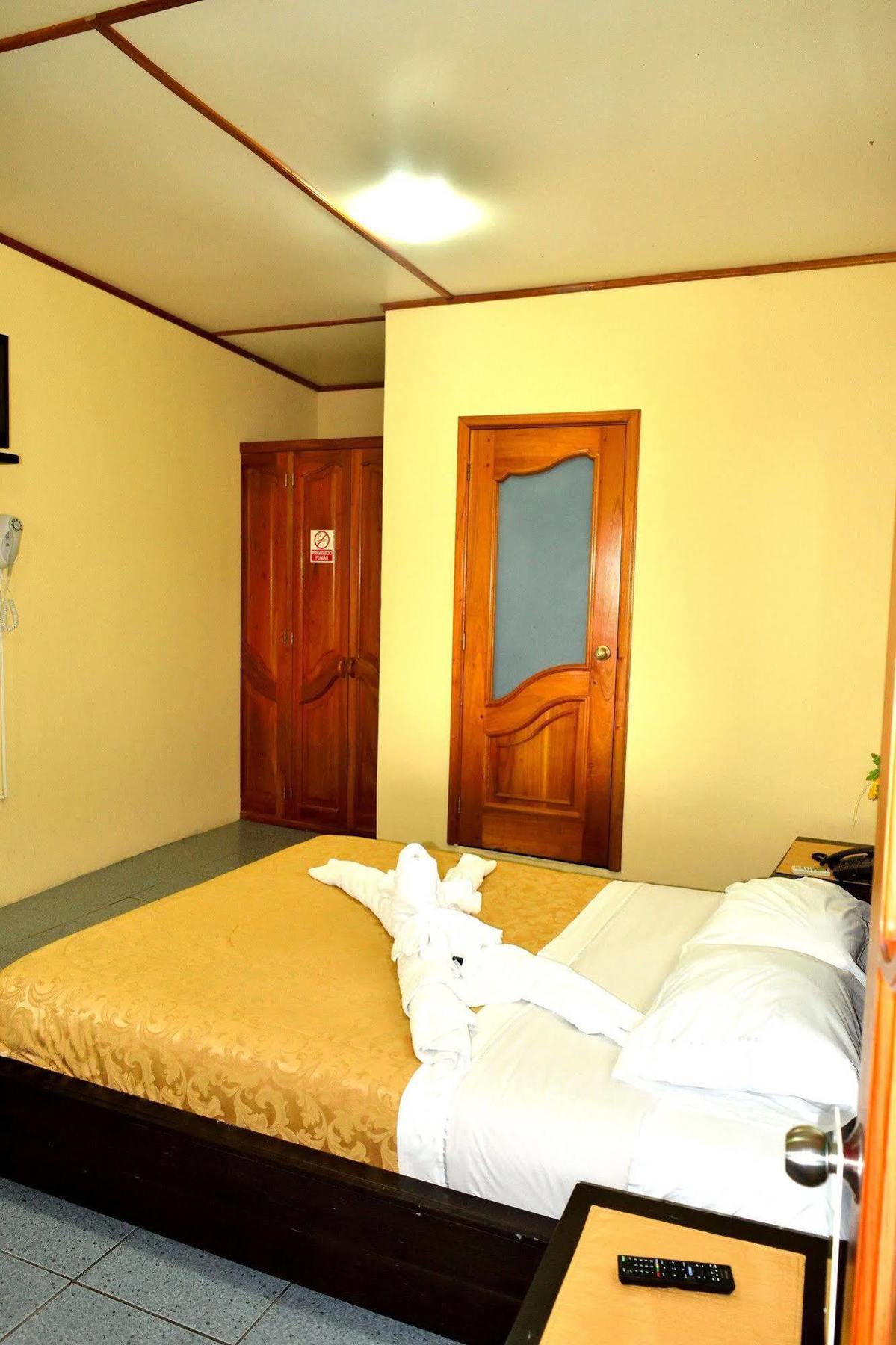 Hostal Cormorant Flightless Puerto Ayora (Galapagos Islands) Exterior photo