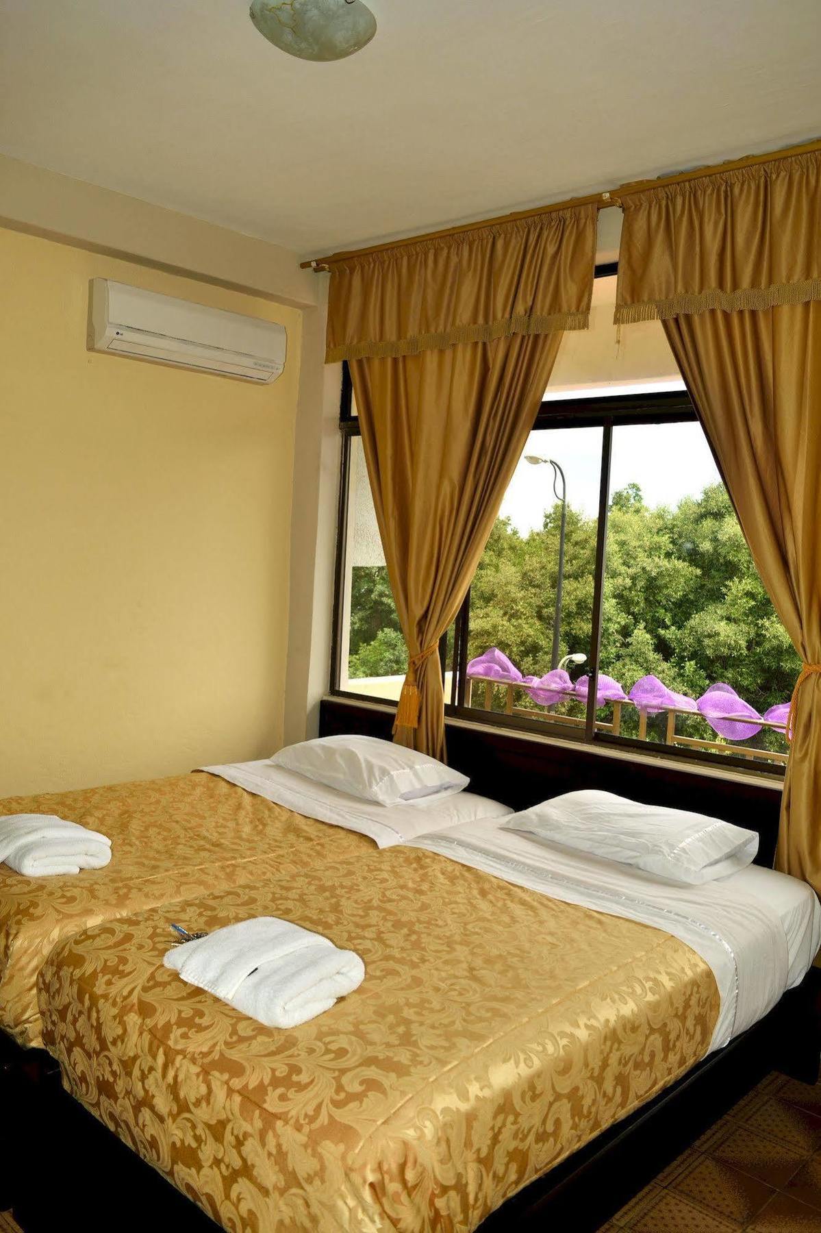 Hostal Cormorant Flightless Puerto Ayora (Galapagos Islands) Exterior photo